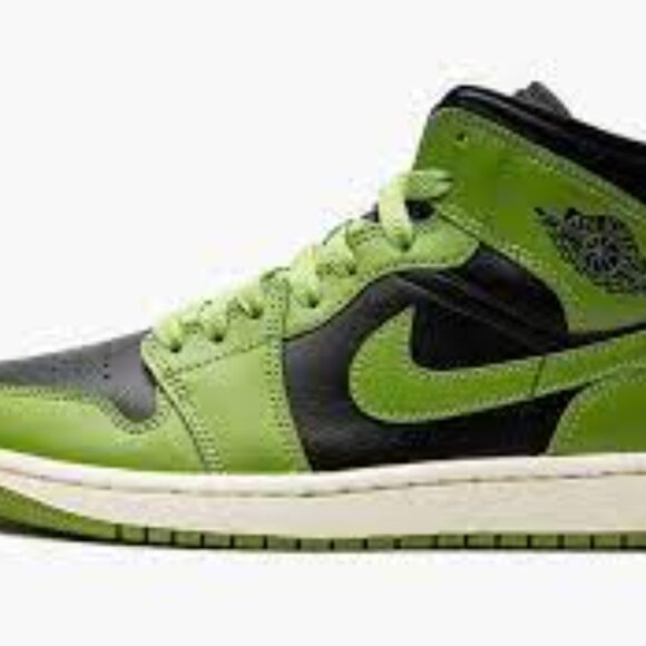 Air Jordan 1 Mid Sneaker - Picture 3 of 8